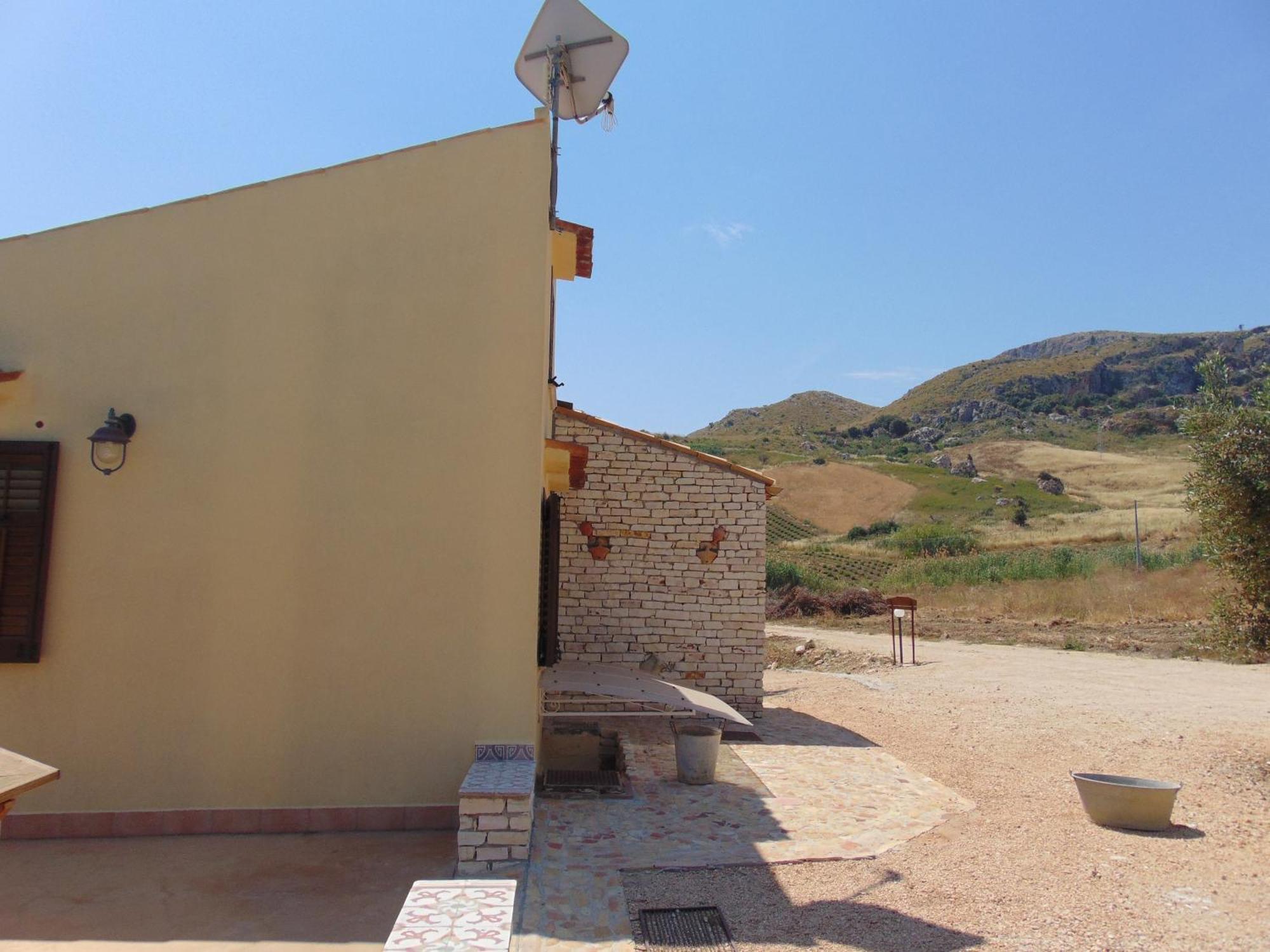 Anna E Cantina Vito Vicinissimi Riserva Dello Zingaro * Scopello (Sicily)