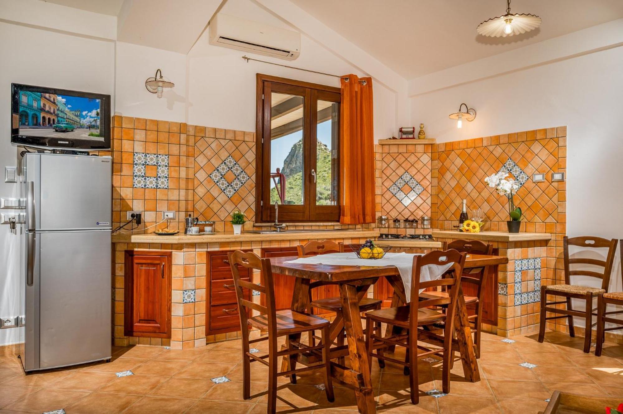 Anna E Cantina Vito Vicinissimi Riserva Dello Zingaro * Scopello (Sicily)