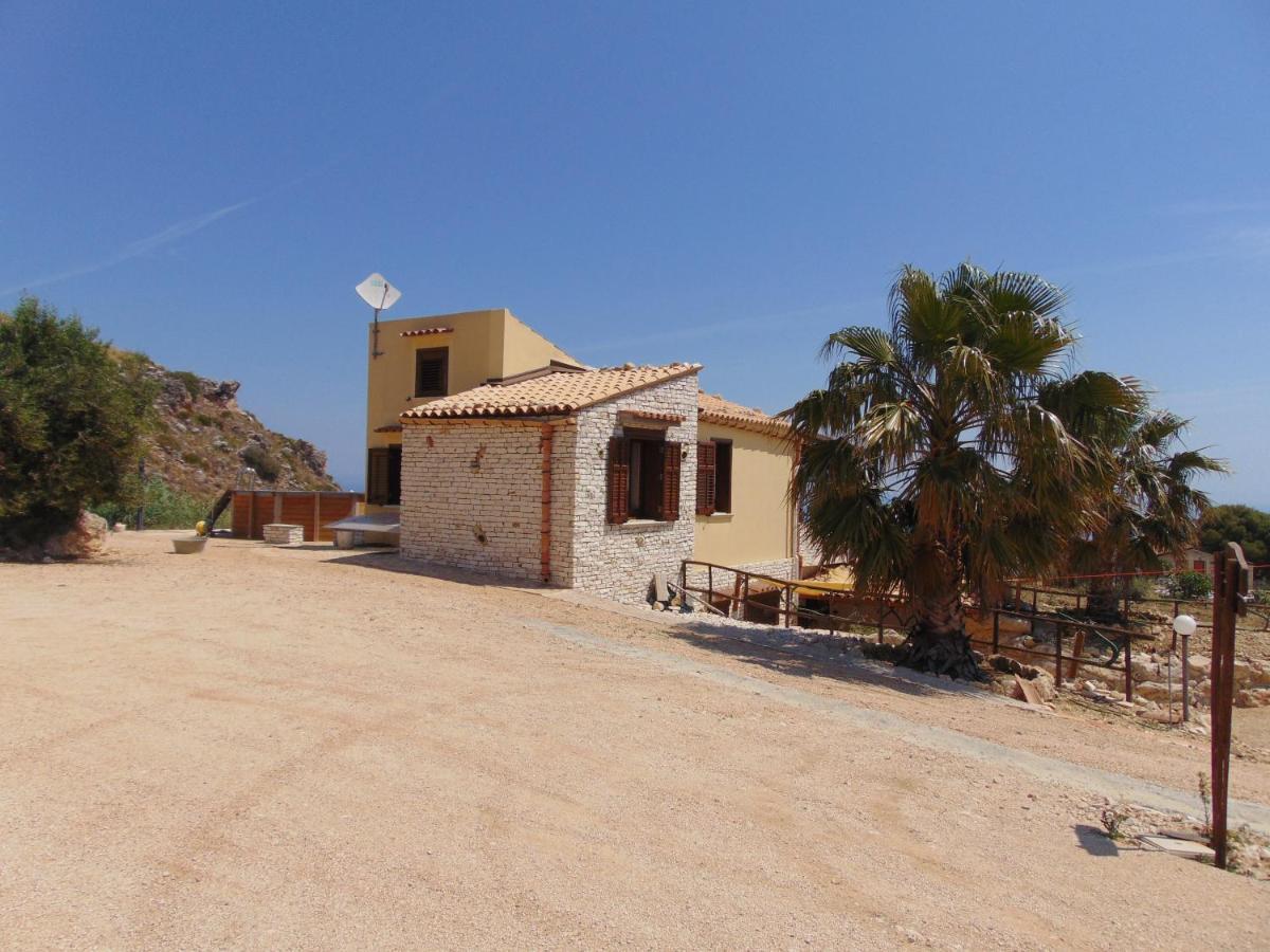 Anna E Cantina Vito Vicinissimi Riserva Dello Zingaro * Scopello (Sicily)