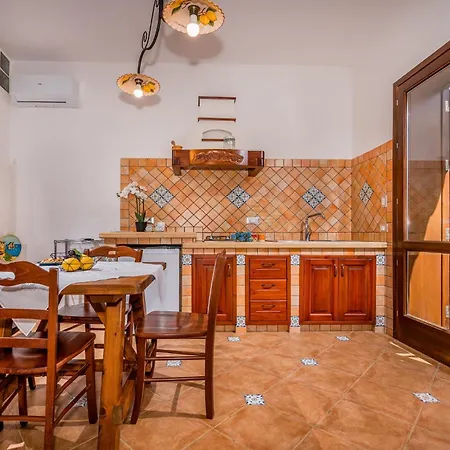 Apt Villa Anna E Apt Cantina Vito Vicinissimi Alla Riserva Dello Zingaro Scopello  Exterior photo