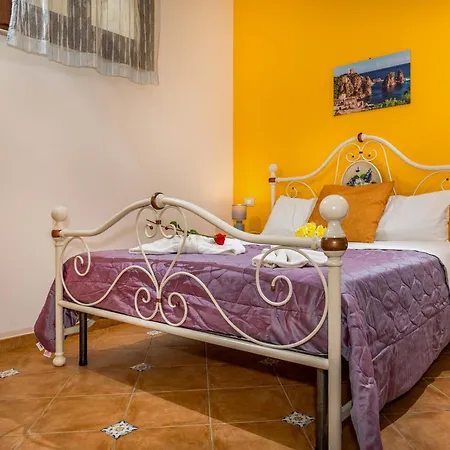 Apt Villa Anna E Apt Cantina Vito Vicinissimi Alla Riserva Dello Zingaro Scopello  Exterior photo