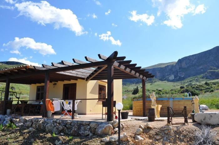 Anna E Cantina Vito Vicinissimi Riserva Dello Zingaro *