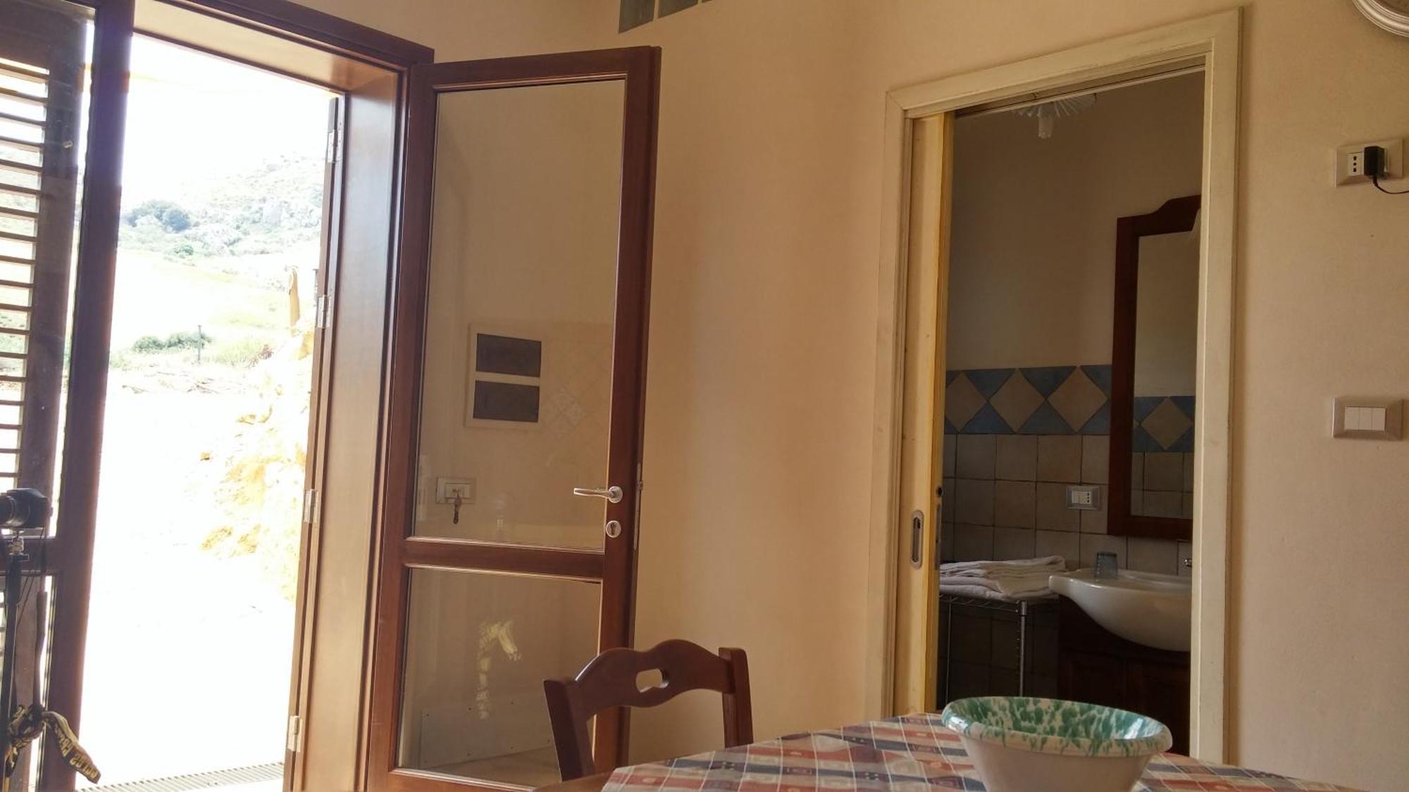 Anna E Cantina Vito Vicinissimi Riserva Dello Zingaro Scopello (Sicily)