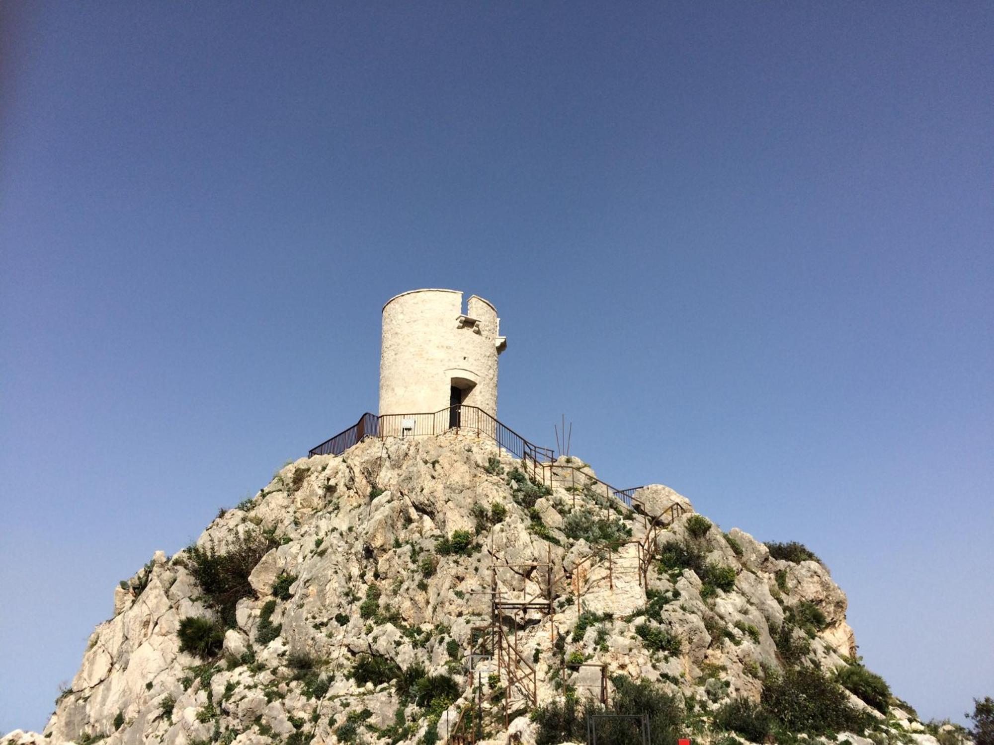 Anna E Cantina Vito Vicinissimi Riserva Dello Zingaro Scopello (Sicily)