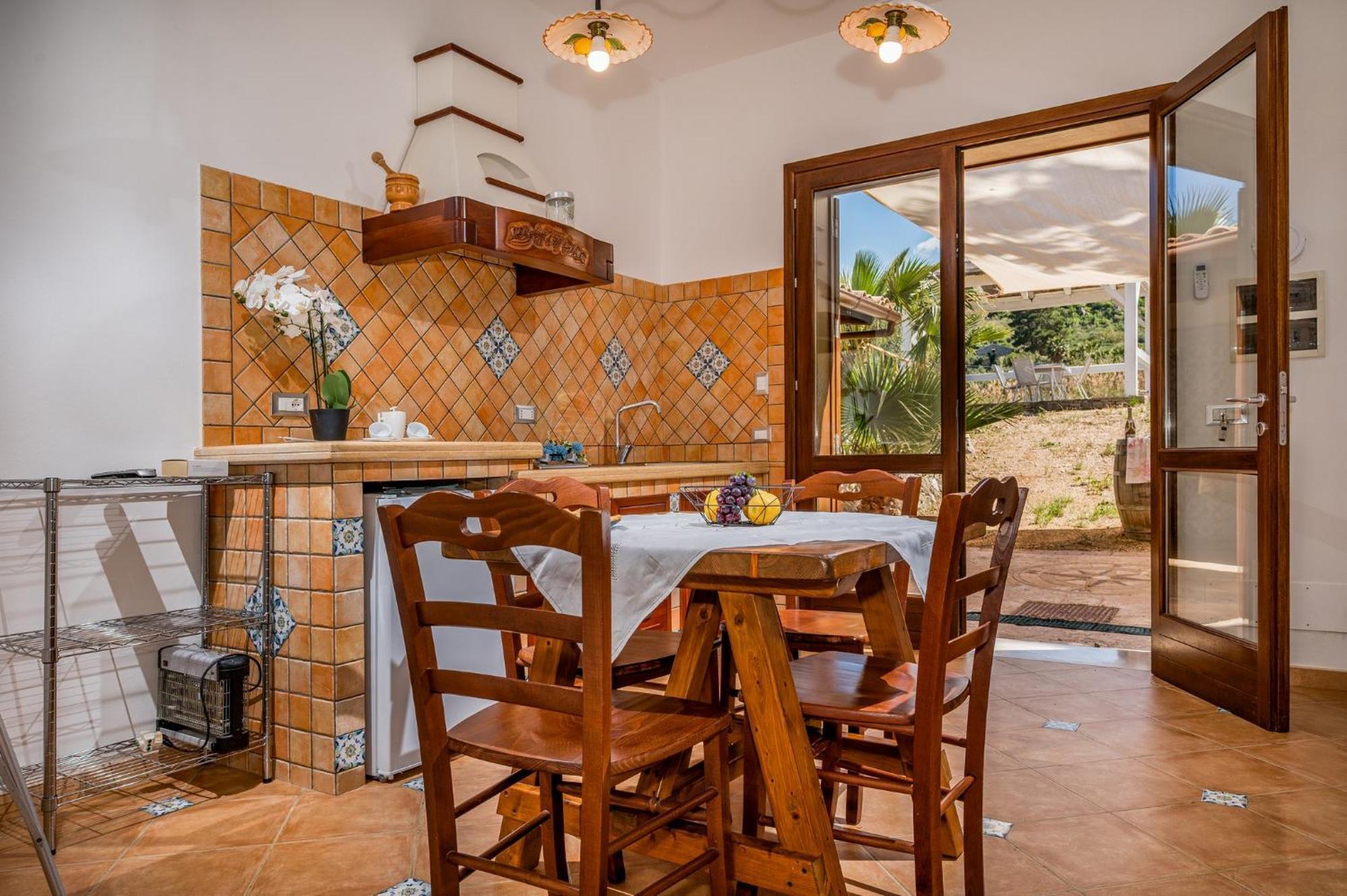 Anna E Cantina Vito Vicinissimi Riserva Dello Zingaro Scopello (Sicily)