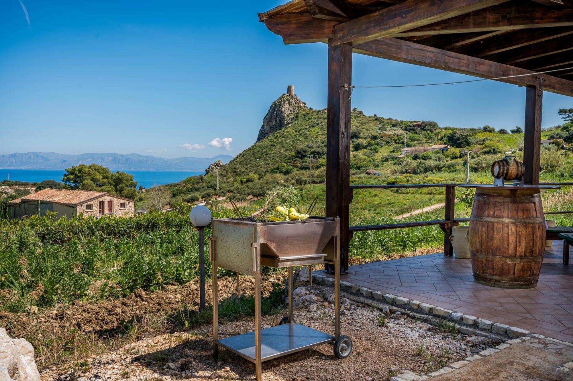 Anna E Cantina Vito Vicinissimi Riserva Dello Zingaro *
