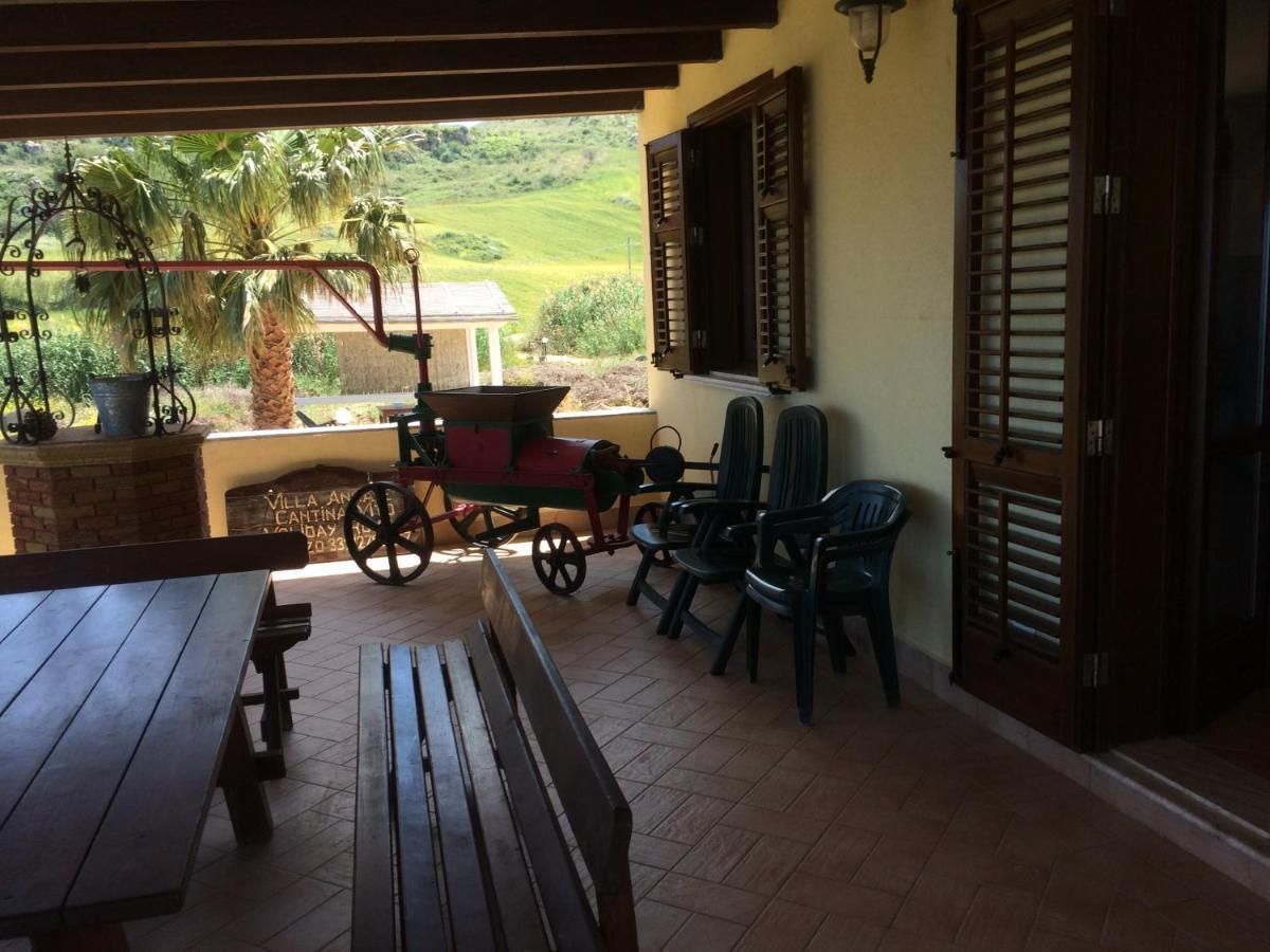 Anna E Cantina Vito Vicinissimi Riserva Dello Zingaro * Scopello (Sicily)