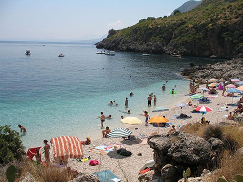Anna E Cantina Vito Vicinissimi Riserva Dello Zingaro * Scopello (Sicily)